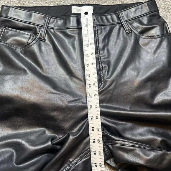 Abercrombie & Fitch 90s Ultra High Rise Straight Faux Black Leather Pants Sz 33 - Picture 4 of 7